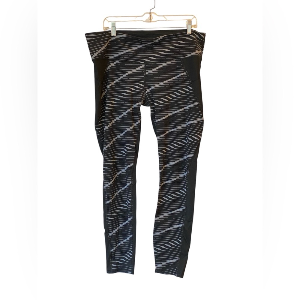 Athleta Black & Gray Performance Leggings with Diagonal Stripes XL Tall